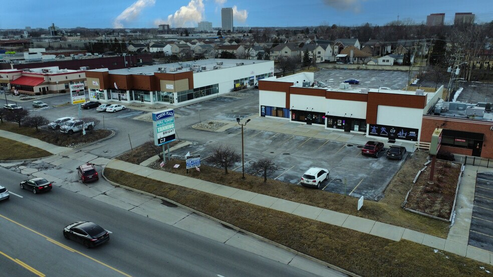 More Photos Of 154-186 W Maple Rd, Troy Unknown For Lease