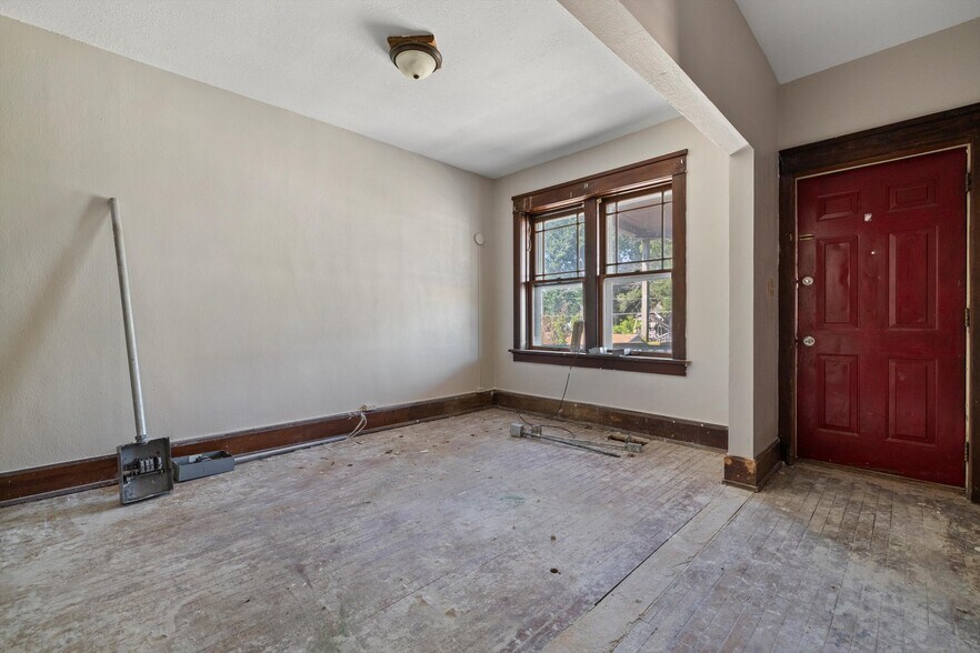 More Photos Of 1020 Main St, Union Grove Storefront Retail Residential For Sale