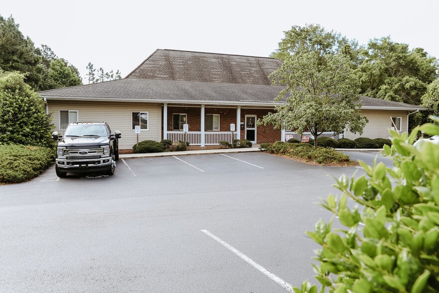 More Photos Of 1295 Old Us-1 Hwy S, Southern Pines Office For Sale