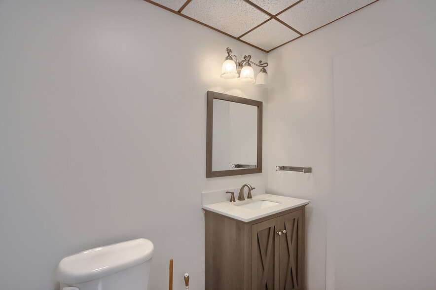 More Photos Of 708 Ekastown Rd, Sarver General Retail For Sale