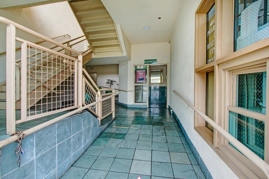 More Photos Of 11500-11518 Santa Monica Blvd, Los Angeles Office For Sale