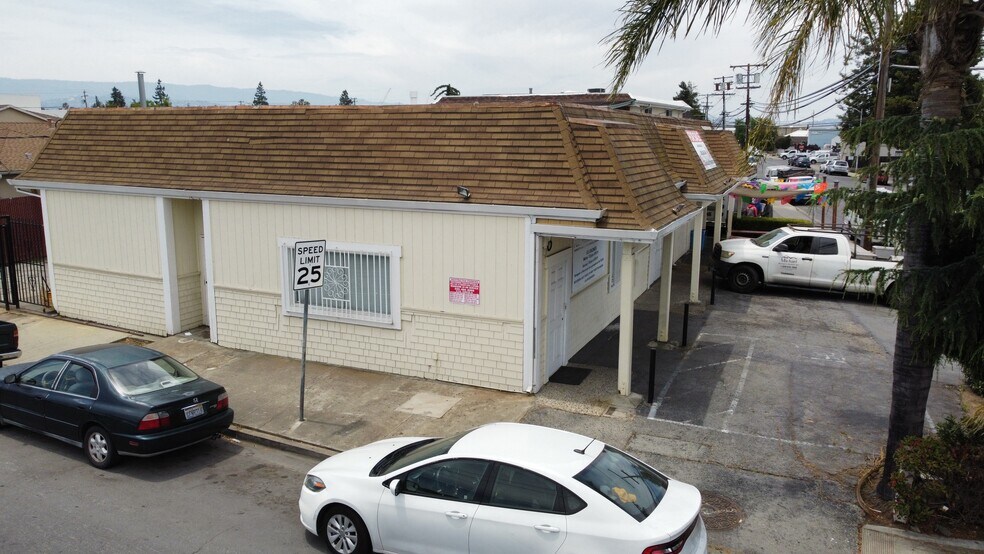 More Photos Of 2790-2798 Spring St, Redwood City General Retail For Sale