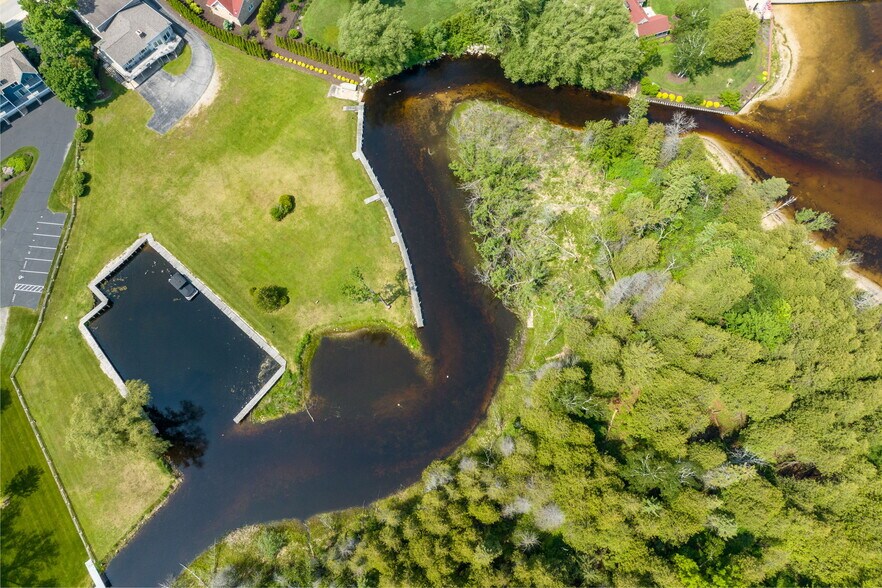 More Photos Of 4084 Main St, Fish Creek Freestanding For Sale