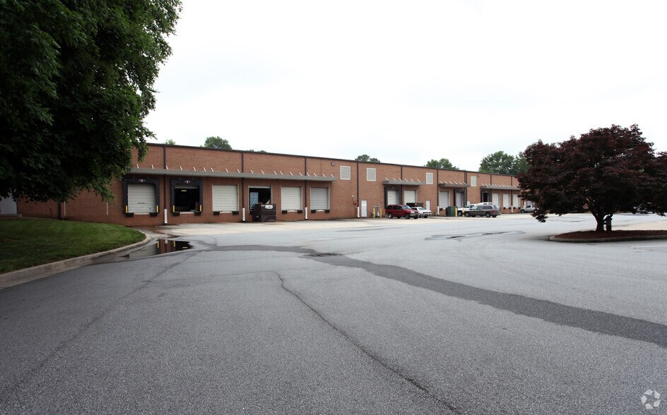 More Photos Of 1885 Beaver Ridge Cir, Norcross Distribution For Lease