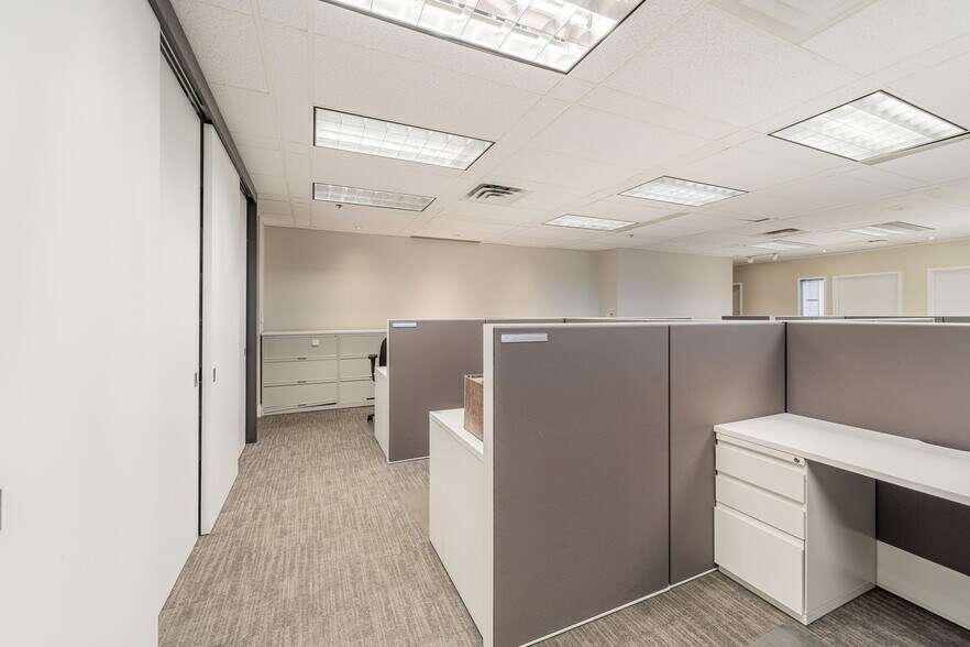 More Photos Of 1100 Boul Crémazie E, Montréal Office For Lease