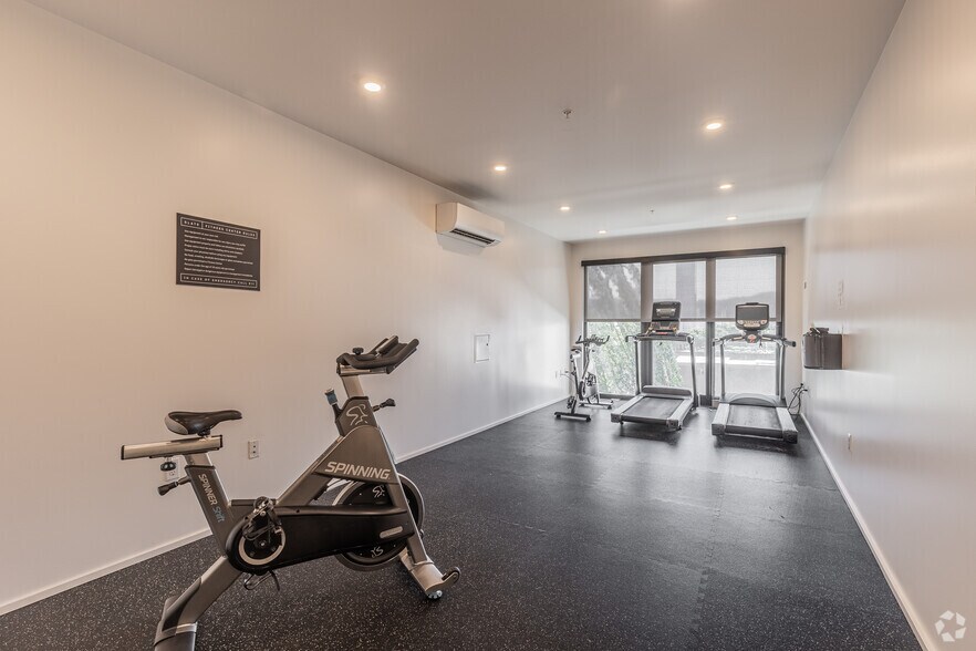 More Photos Of 329 NE Couch St, Portland Coworking Space