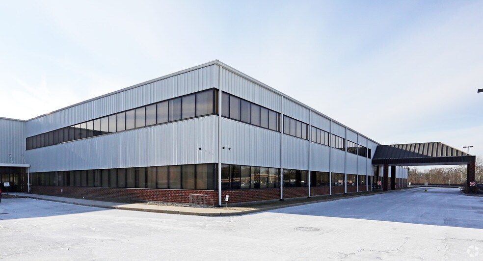 More Photos Of 81 Commerce Dr, Fall River Warehouse For Lease