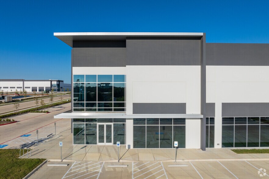 More Photos Of 194 Commerce Center Dr, Buda Unknown For Lease
