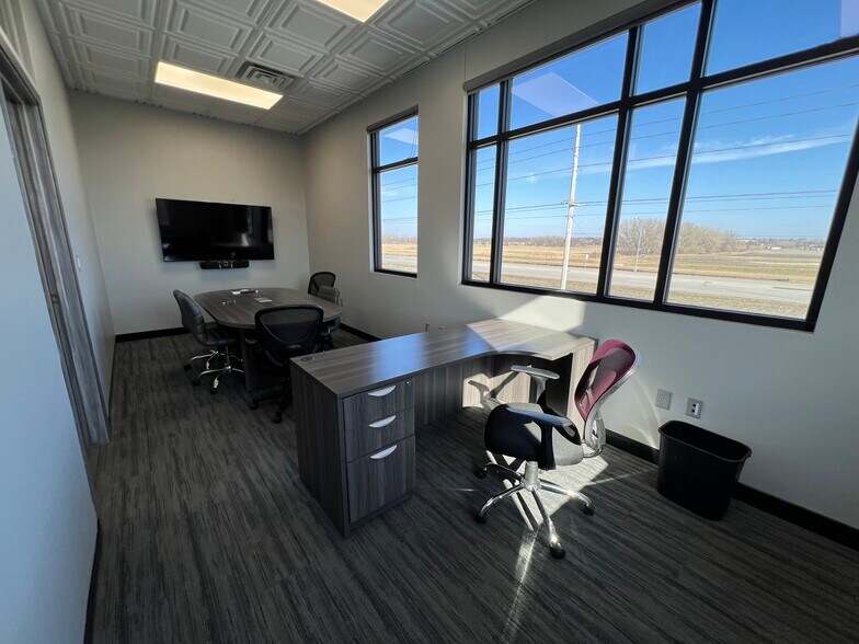 More Photos Of 4471 41st Ave, Columbus Office For Lease