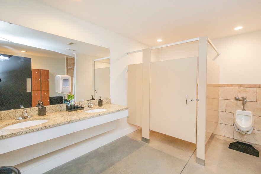 More Photos Of 107 E Orr St, Anderson Specialty For Sale