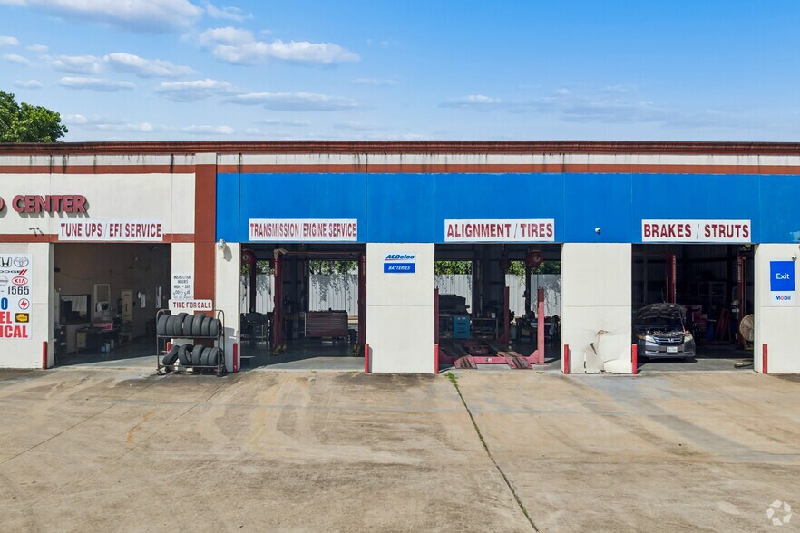 More Photos Of 11239 Veterans Memorial Dr, Houston Auto Repair For Sale