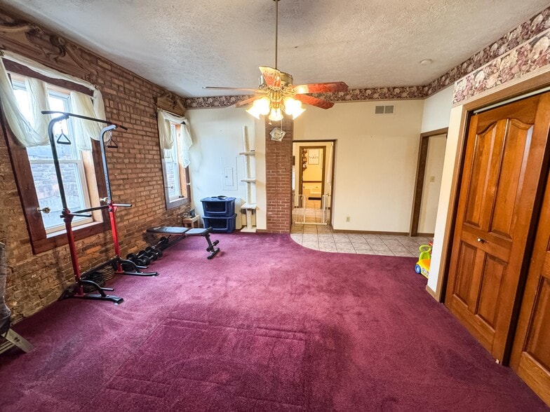 More Photos Of 203 W Madison St, Pontiac Storefront Retail Residential For Sale