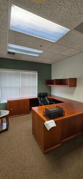 More Photos Of 3939 N Wilke Rd, Arlington Heights Office For Lease