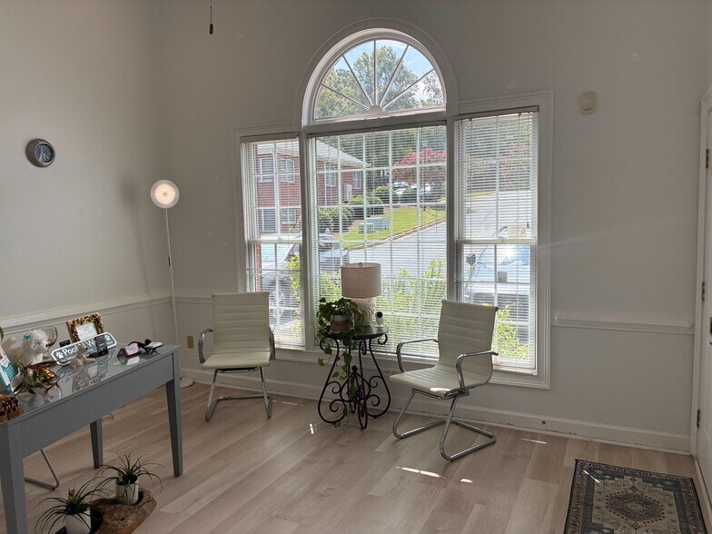 More Photos Of 555 Sun Valley Dr, Roswell Medical For Lease
