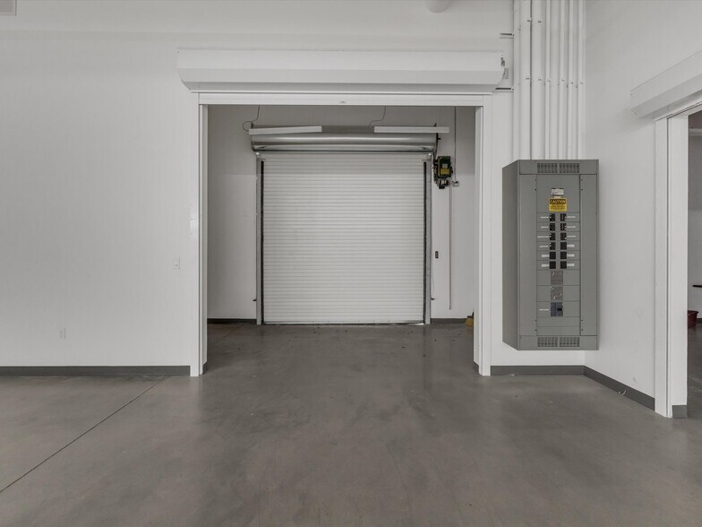 More Photos Of 3301 NW 107th Ave, Miami Research And Development For Lease