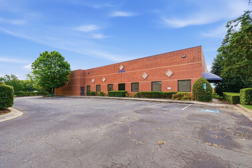 More Photos Of 10605 Southern Loop Blvd, Pineville Warehouse For Lease