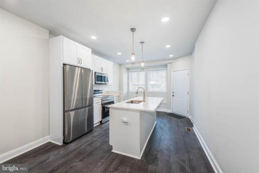 More Photos Of 400 N Patterson Park Ave, Baltimore Flex For Sale