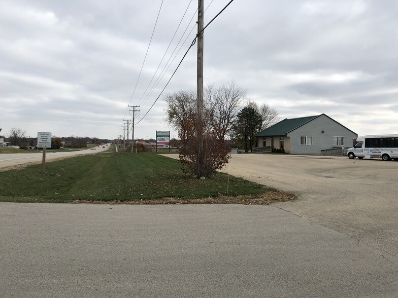 More Photos Of 1539 W US Route 6, Morris Showroom For Sale