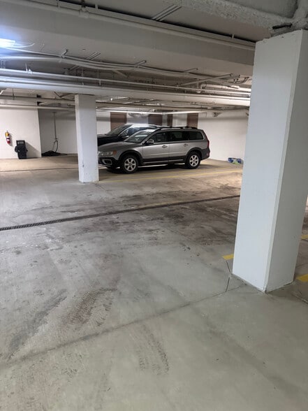 More Photos Of 822 Kumho Dr, Fairlawn Medical For Sale