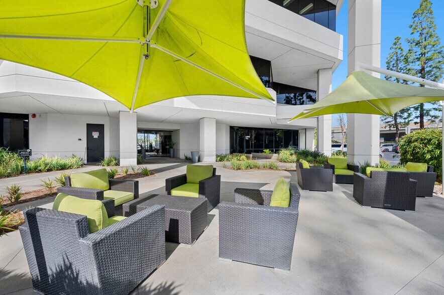 More Photos Of 725 W Town and Country Rd, Orange Medical For Lease