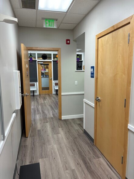 More Photos Of 1528 N Commerce Dr, Saratoga Springs Medical For Sale