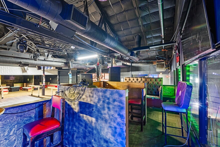 More Photos Of 13087 Hwy 271 N, Tyler Bar For Sale