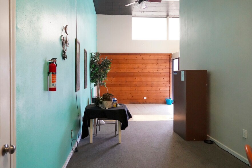 More Photos Of 361 S Commercial St, Aransas Pass Freestanding For Lease