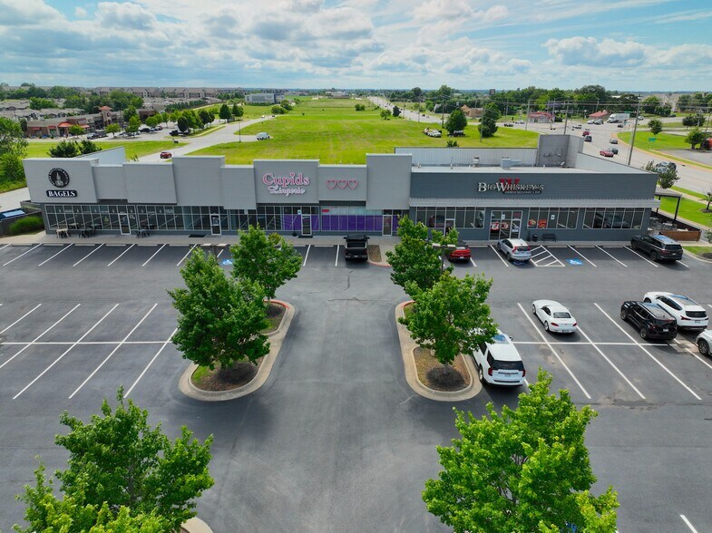 More Photos Of 3600 SE Guess Who Dr, Bentonville Storefront For Lease