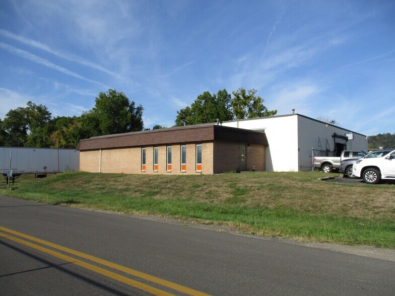 More Photos Of 49 Craddock Way, Poca Light Distribution For Lease