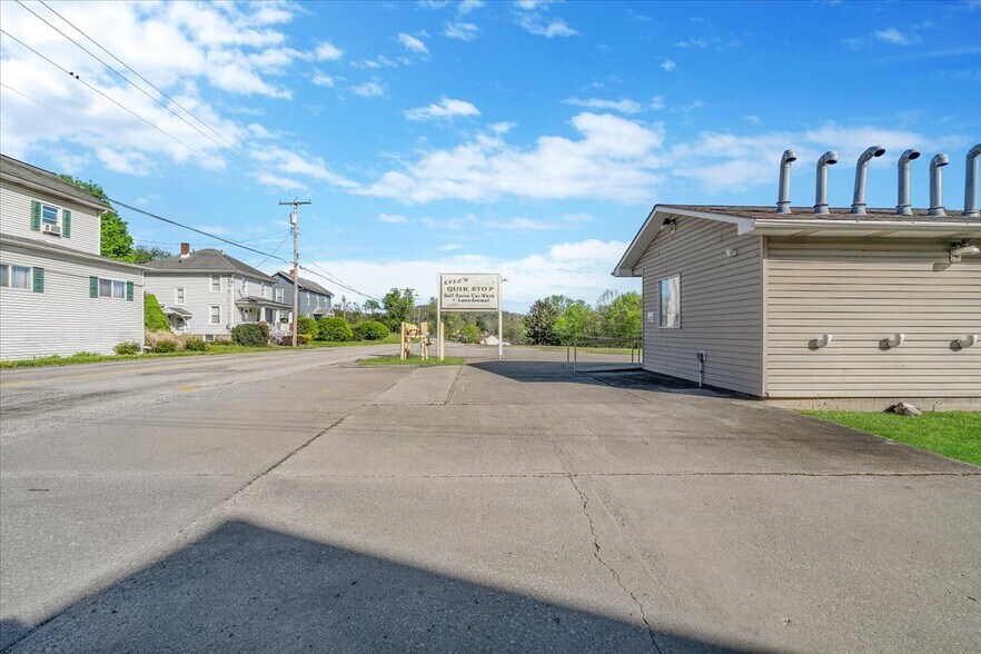 More Photos Of 212 Pine St, Jefferson Carwash For Sale