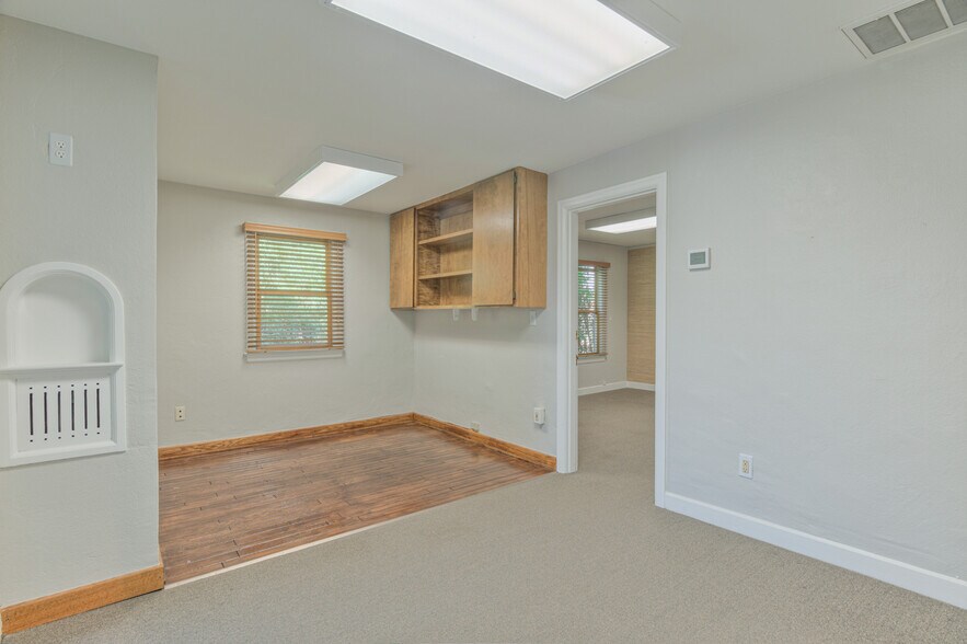 More Photos Of 160 NW Irving Ave, Bend Office Residential For Lease
