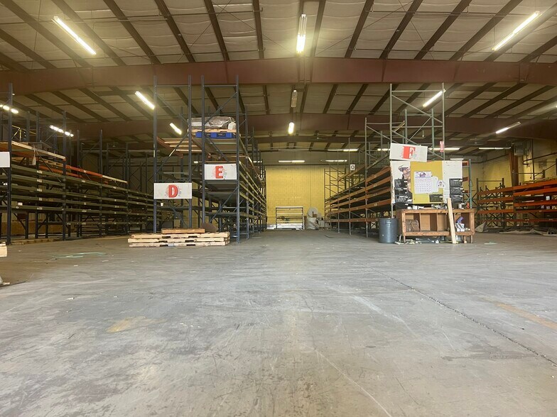 More Photos Of 570 Tolland St, East Hartford Distribution For Sale