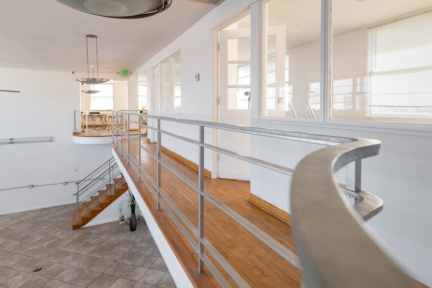 More Photos Of 5245 W San Fernando Rd, Los Angeles Showroom For Sale
