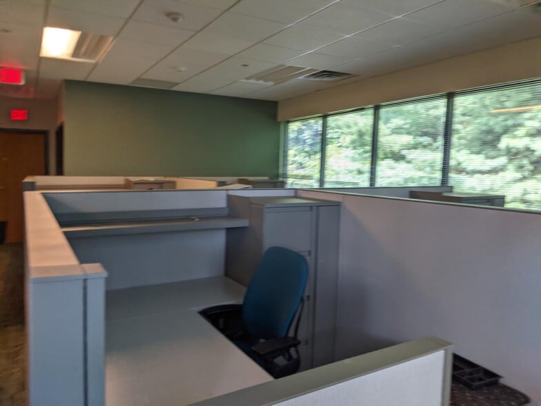 More Photos Of 94 New Karner Rd, Albany Office For Lease