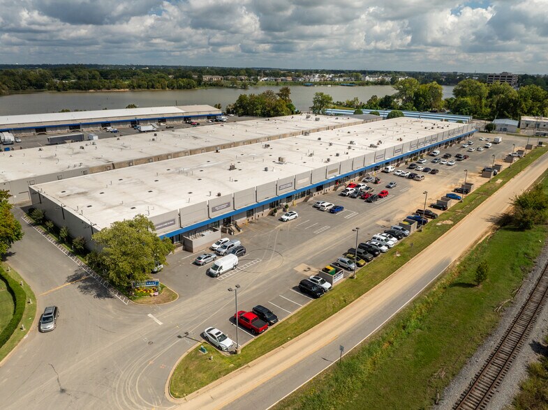 More Photos Of 2400 Cantrell Rd, Little Rock Unknown For Lease