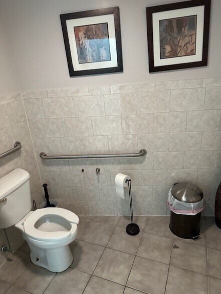 More Photos Of 1146-1160 Front St, Uniondale Storefront For Sale