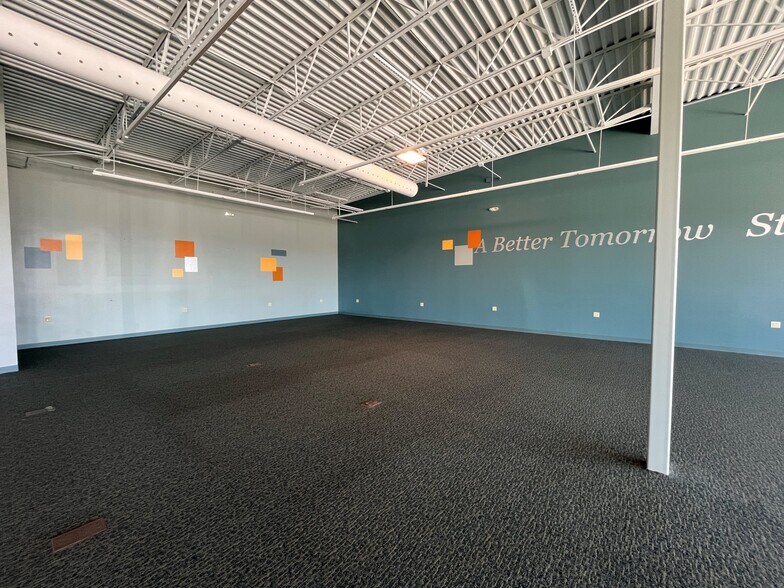 More Photos Of 10120-10240 W 29th St N, Wichita General Retail For Lease