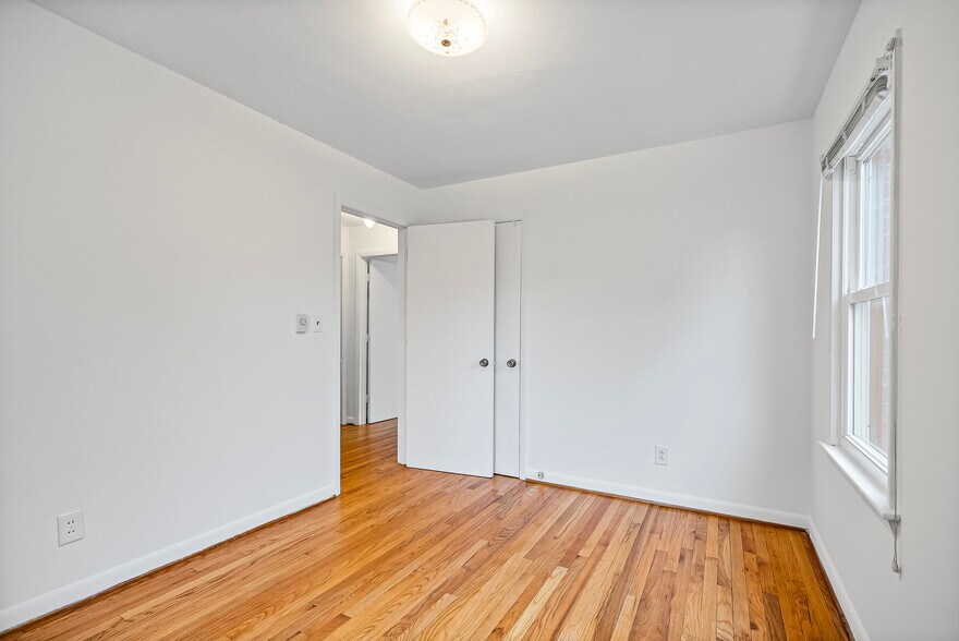 More Photos Of 1200 Liggates Rd, Lynchburg Apartments For Sale