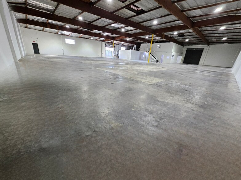 More Photos Of 1753 E 21st St, Los Angeles Warehouse For Lease