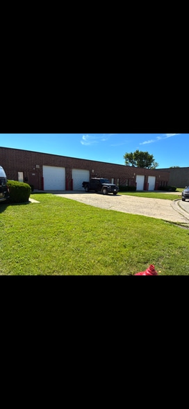 Primary Photo Of 460 Dominic Ct, Franklin Park Warehouse For Lease