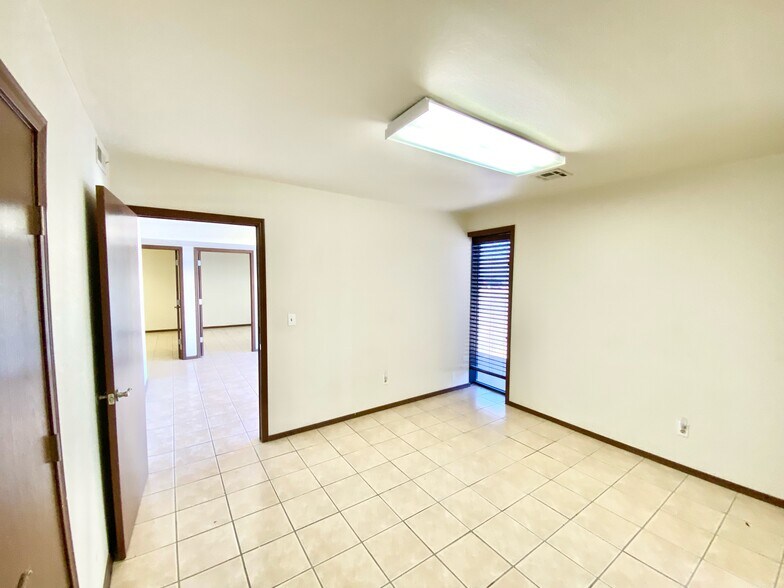 More Photos Of 401 S Eagle Ln, Oklahoma City Manufacturing For Lease