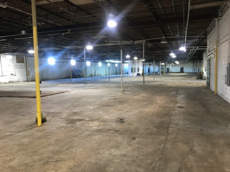 More Photos Of 1130 Oakleigh Dr, East Point Warehouse For Sale