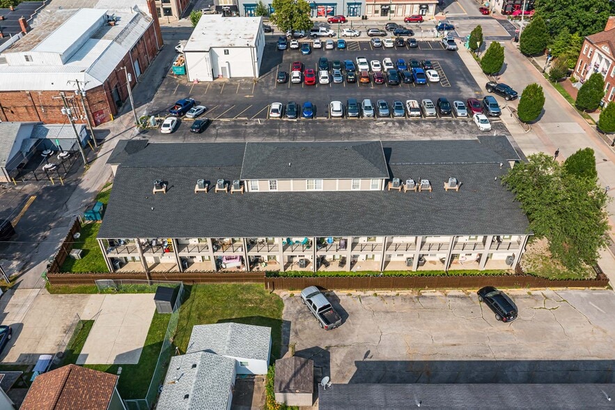 More Photos Of 124 W Chestnut St, Jeffersonville Apartments For Sale