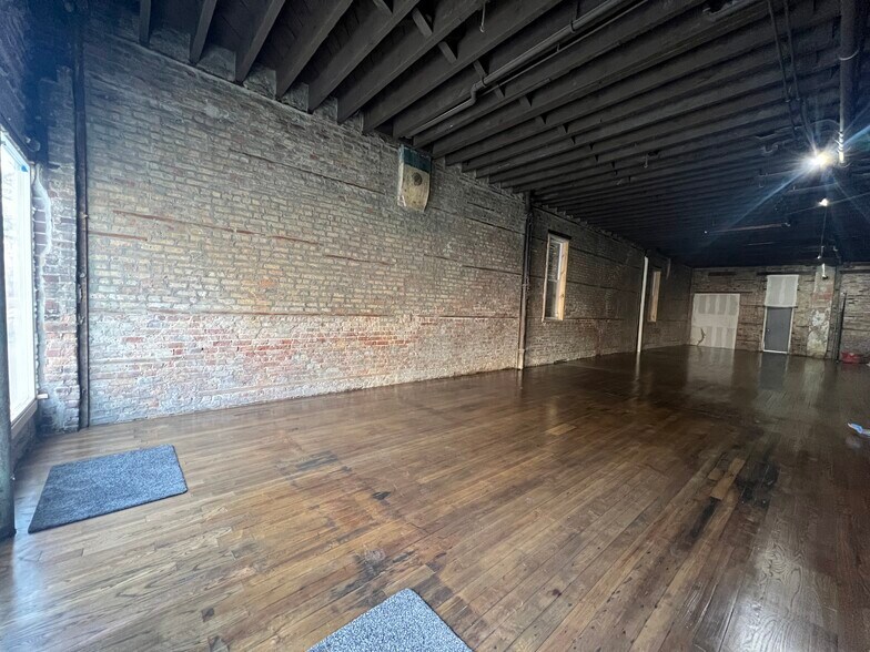 More Photos Of 1531 W 18th St, Chicago Apartments For Lease