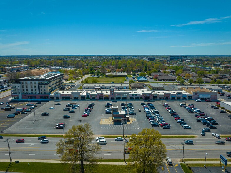 More Photos Of 1300-1354 E Battlefield St, Springfield General Retail For Lease