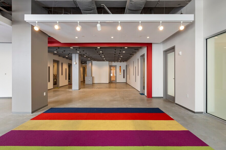 More Photos Of 640 Magazine St, New Orleans Hospitality For Lease