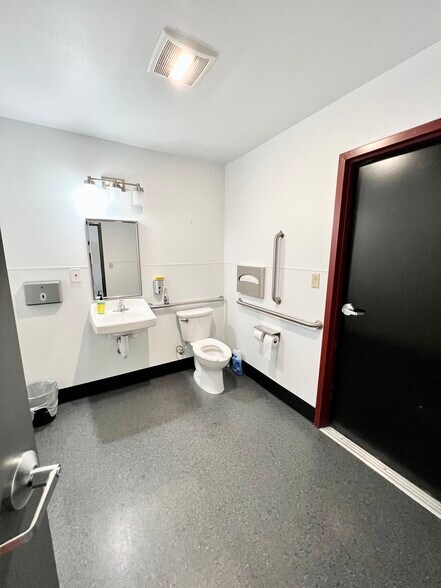 More Photos Of 10-20 NW 16th Ave, Portland Apartments For Lease