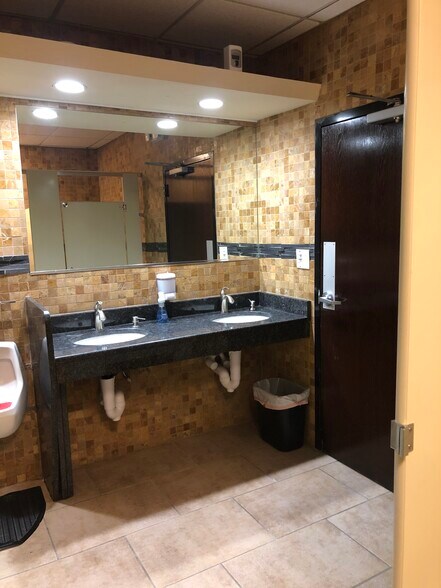 More Photos Of 4343 Old Grand Ave, Gurnee Medical For Lease