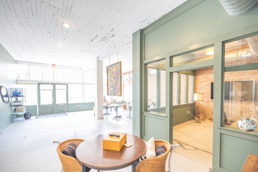 More Photos Of 220 Whitaker St, Savannah Storefront For Sale