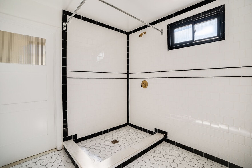 More Photos Of 6012 York Blvd, Los Angeles Office For Lease